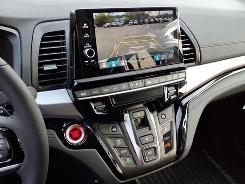 New 2026 Honda Odyssey Touring image 17