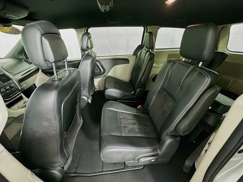 Certified 2019 Dodge Grand Caravan SXT image 29