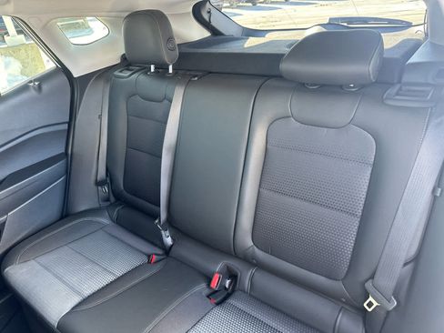 Used 2025 Chevrolet Trax LT image 17