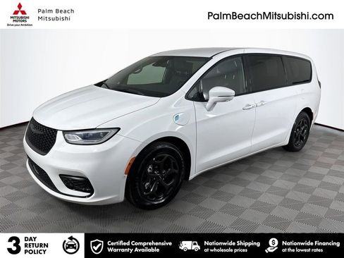 Used 2022 Chrysler Pacifica Touring-L w/ Uconnect Theater Family Group FWD image 1
