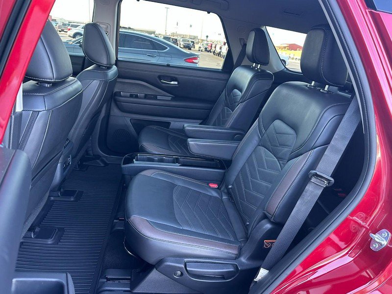 Used 2024 Nissan Pathfinder Platinum AWD/4WD image 13
