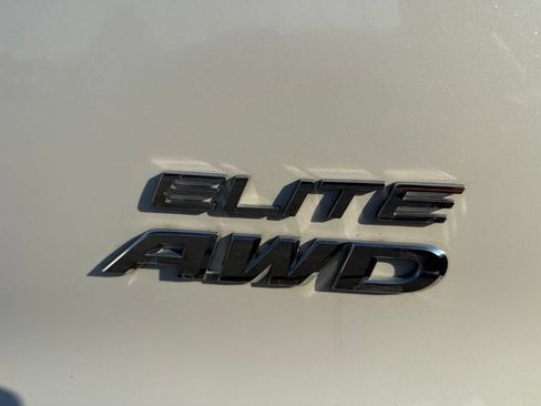 Used 2019 Honda Pilot Elite image 4