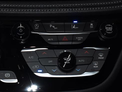 New 2026 Chrysler Pacifica Select FWD image 16