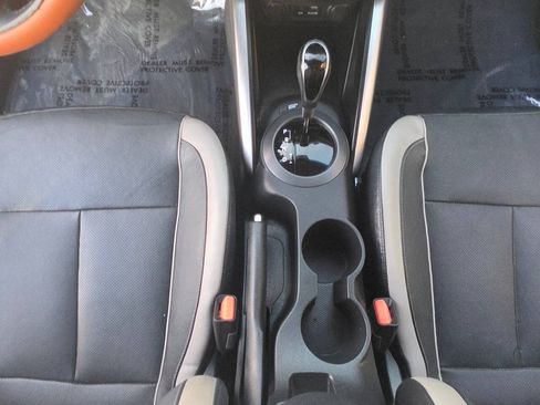 Used 2015 Hyundai Veloster Turbo FWD image 36