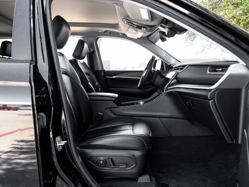 Used 2022 Jeep Grand Cherokee Limited image 44