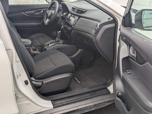 Used 2018 Nissan Rogue SV FWD image 22