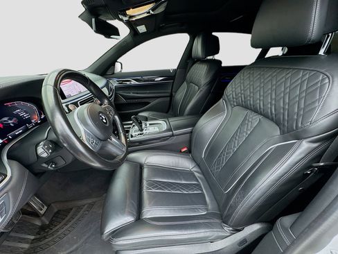 Used 2022 BMW 740i w/ M Sport Package image 13