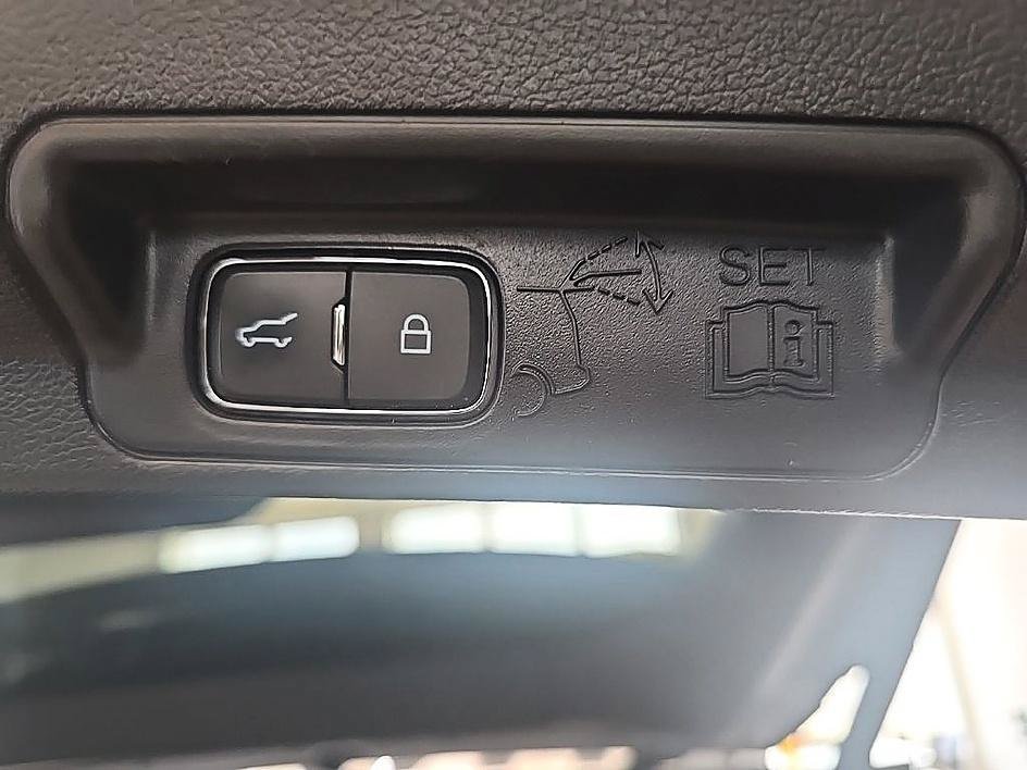 Used 2021 Ford Explorer XLT w/ Equipment Group 202A AWD/4WD image 29