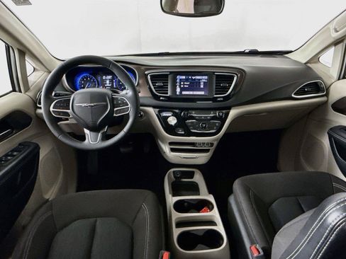 Used 2023 Chrysler Voyager LX FWD image 30
