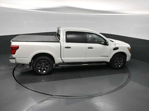 Used 2017 Nissan Titan Platinum Reserve image 21