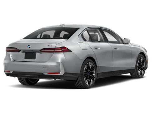 Used 2026 BMW 530i xDrive AWD/4WD image 5