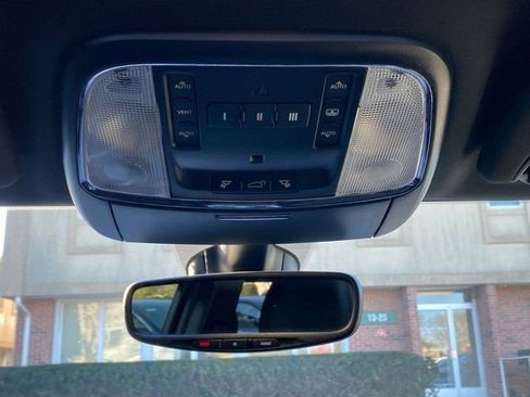 Used 2019 Jeep Grand Cherokee Limited w/ Luxury Group II image 31