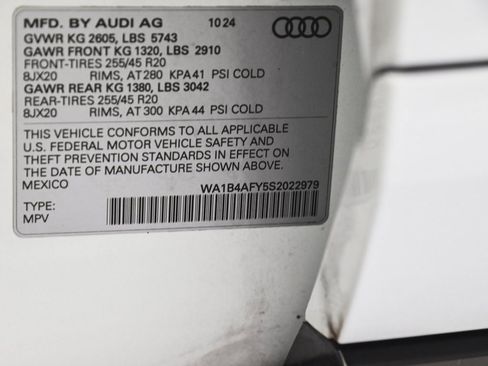 Used 2025 Audi SQ5 Premium Plus w/ Premium Plus Package image 14