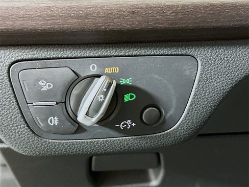 Used 2022 Audi Q5 2.0T Premium w/ Convenience Package image 11