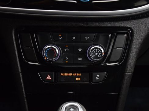 Used 2022 Buick Encore Preferred w/ Safety Package image 27