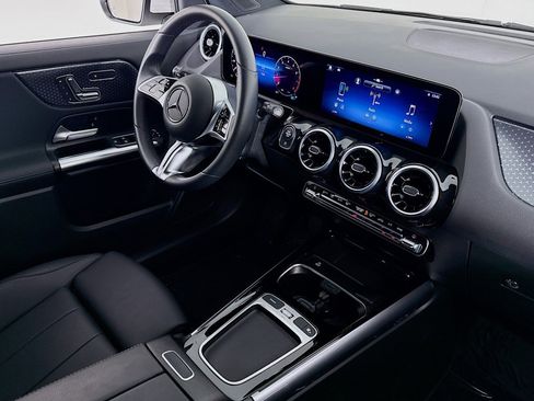 Certified 2026 Mercedes-Benz GLA 250 4MATIC image 17