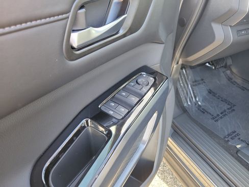 New 2026 Nissan Pathfinder SL FWD image 17