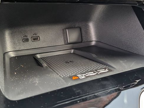 New 2026 Chevrolet Traverse RS w/ LPO, Floor Liner Package FWD image 23