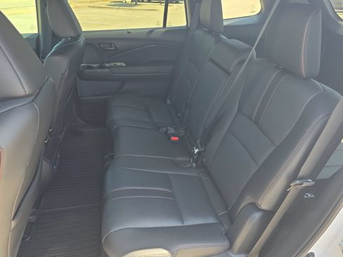 Used 2024 Honda Passport TrailSport image 11