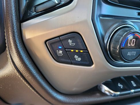 Used 2017 GMC Sierra 2500 Denali w/ Duramax Plus Package AWD/4WD image 19