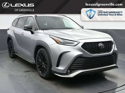 Used 2023 Toyota Highlander XSE FWD image 2
