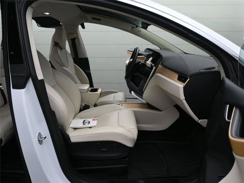 Used 2018 Tesla Model X P100D image 23