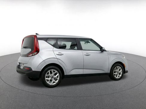 Used 2025 Kia Soul LX w/ LX Technology Package FWD image 7