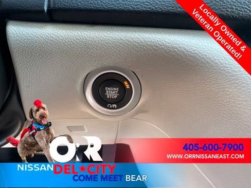 Used 2022 Chrysler Pacifica Touring-L FWD image 28