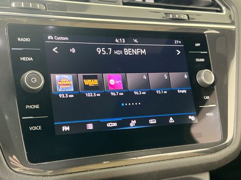 Used 2023 Volkswagen Tiguan SE R-Line image 14