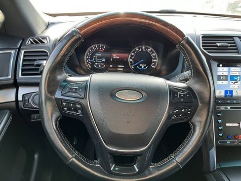 Used 2017 Ford Explorer Platinum image 34