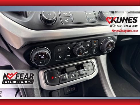 Used 2023 GMC Acadia SLT image 34