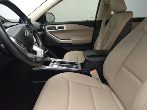 Used 2020 Ford Explorer XLT w/ Equipment Group 202A image 17