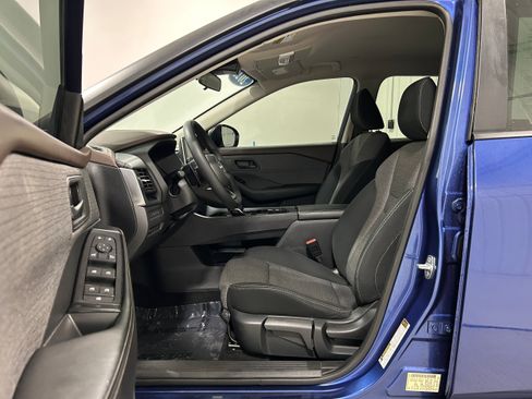 Used 2022 Nissan Rogue S AWD/4WD image 4