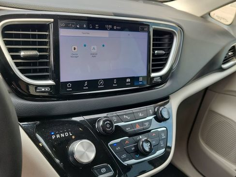 Used 2023 Chrysler Pacifica Touring-L FWD image 29