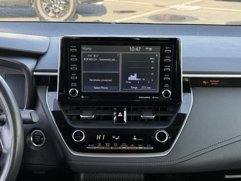 Certified 2022 Toyota Corolla SE w/ SE Premium Package image 3