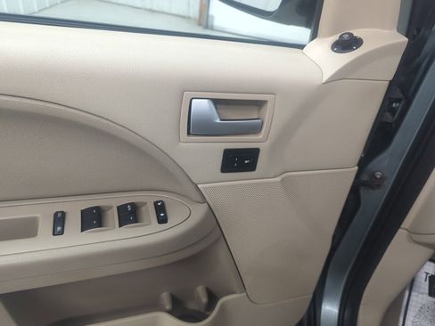 Used 2006 Ford Freestyle Limited image 12