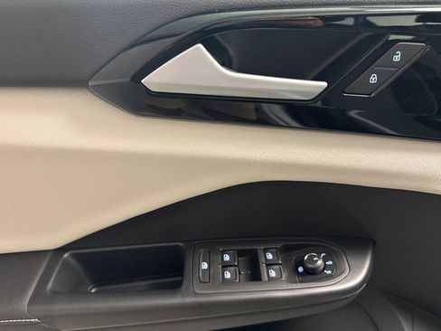 New 2025 Volkswagen Taos S image 10