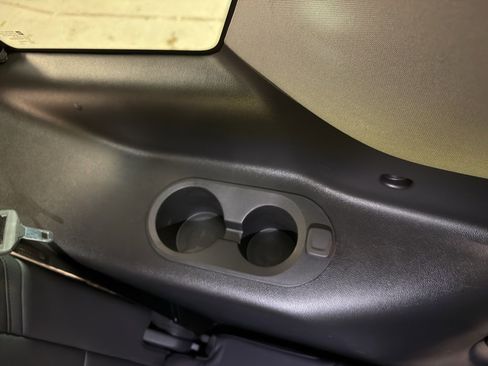 Used 2019 Cadillac Escalade Luxury w/ Escalade Sport Edition image 32