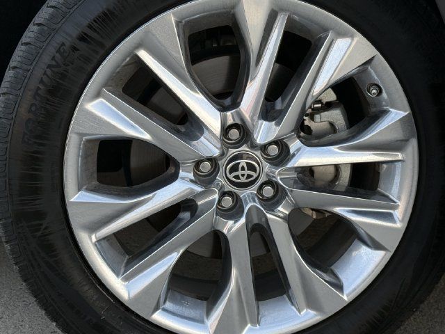 Used 2023 Toyota Highlander Limited FWD image 10