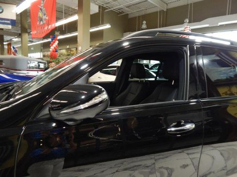 Used 2023 Mercedes-Benz GLE 450 4MATIC w/ AMG Line Exterior image 13