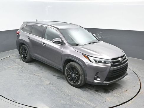 Used 2019 Toyota Highlander SE image 18