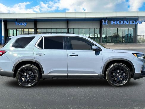 New 2025 Honda Pilot Touring image 3