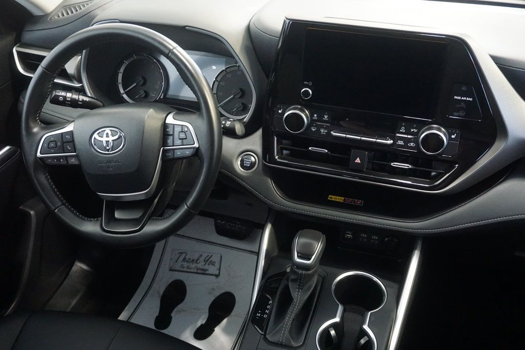 Certified 2025 Toyota Highlander XLE FWD image 31