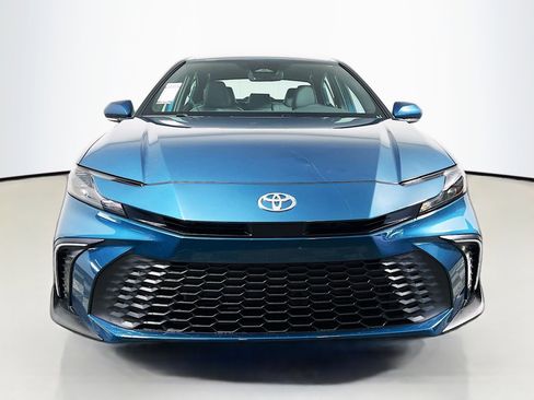 Used 2025 Toyota Camry SE w/ Convenience Package image 11