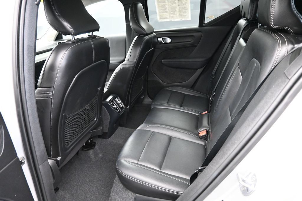 Used 2024 Volvo XC40 B5 Core AWD/4WD image 15