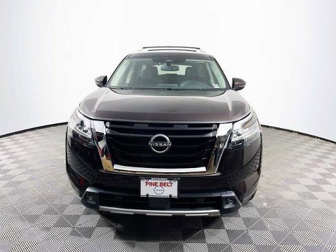 Certified 2022 Nissan Pathfinder SL w/ Lighting Package (N92) image 2