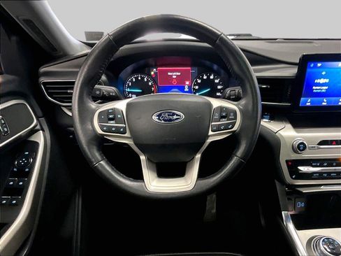 Used 2022 Ford Explorer XLT w/ Equipment Group 202A image 5