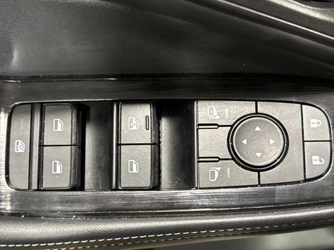 Used 2025 Nissan Rogue SV image 16