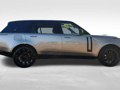 New 2026 Land Rover Range Rover Long Wheelbase SE image 4