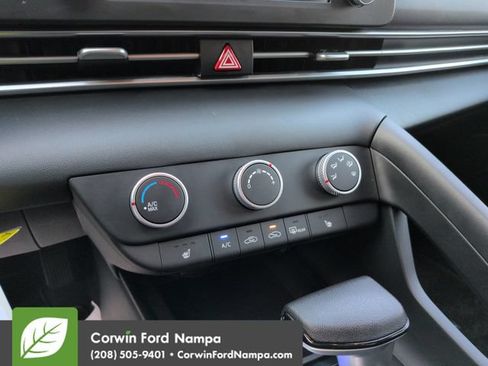 Used 2023 Hyundai Elantra SEL FWD image 17